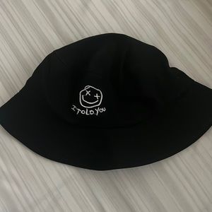 “I told you :)” graphic bucket hat!